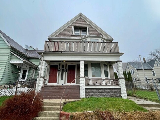 Building Photo - Holton St. Unit 2212 Lower