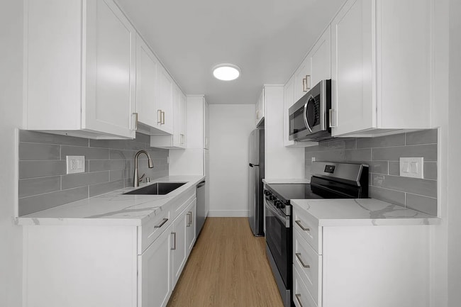 Photo - University Ave