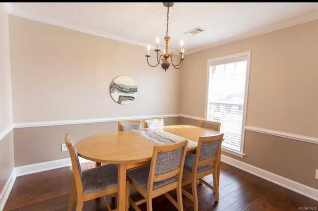 Photo - 521 Breckinridge Ln