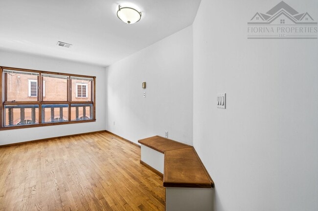 Building Photo - 211 W Water St Unit Apt. 203