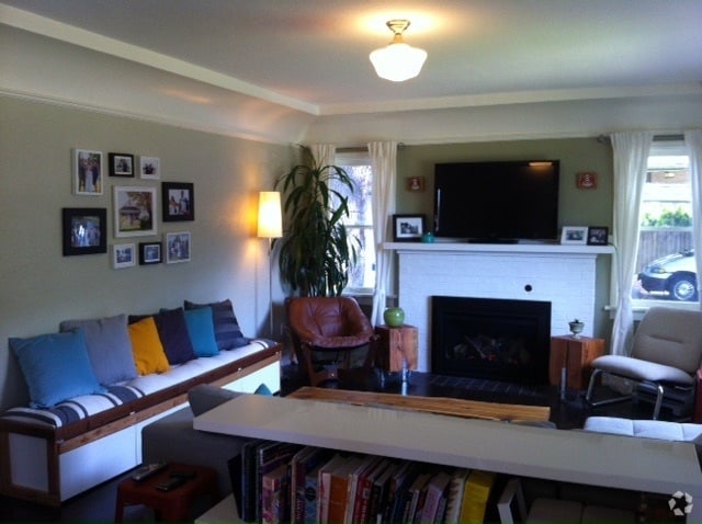 Building Photo - 6428 NE 6th Ave Unit 6428 Rental