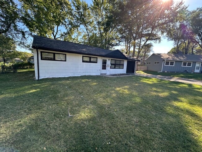 Building Photo - 4 bed 1 bath