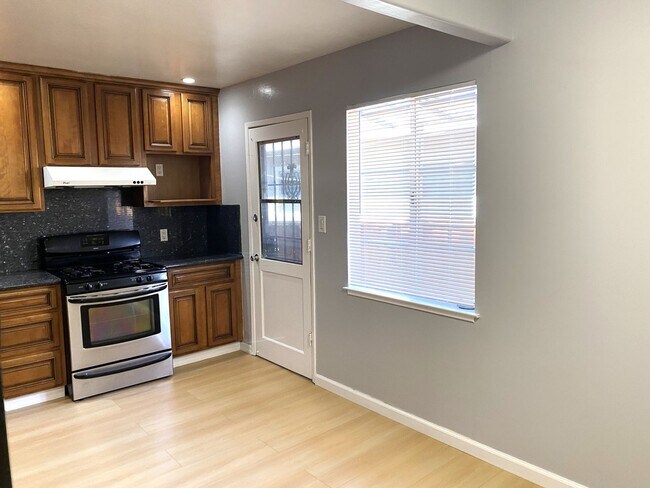 Photo - 2941-2945 Carmel St Unit 2943