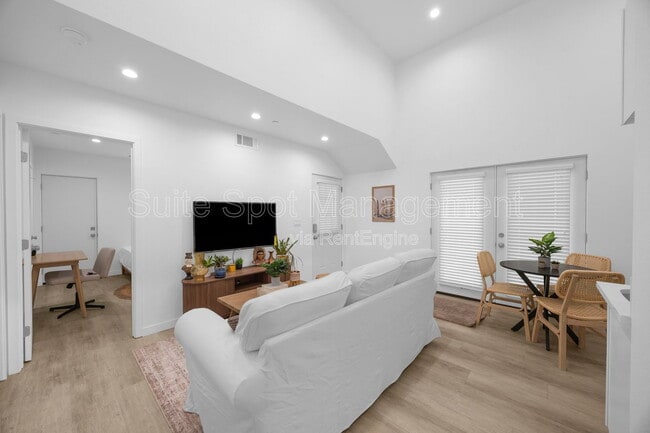 Photo - 308 N Catalina Ave