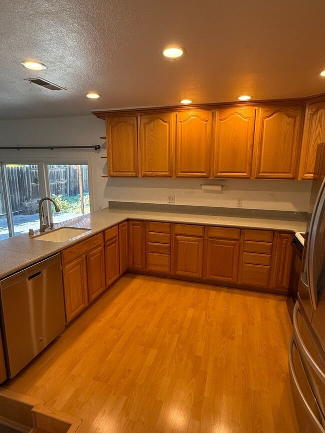 Photo - 7389 Newcastle Ln