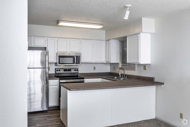 1BA, 1BR - 650SF