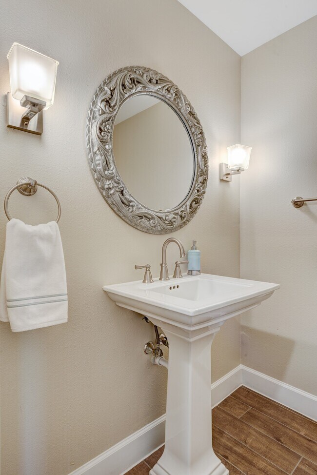 Photo - 5869 Valley Forge Dr Unit 102