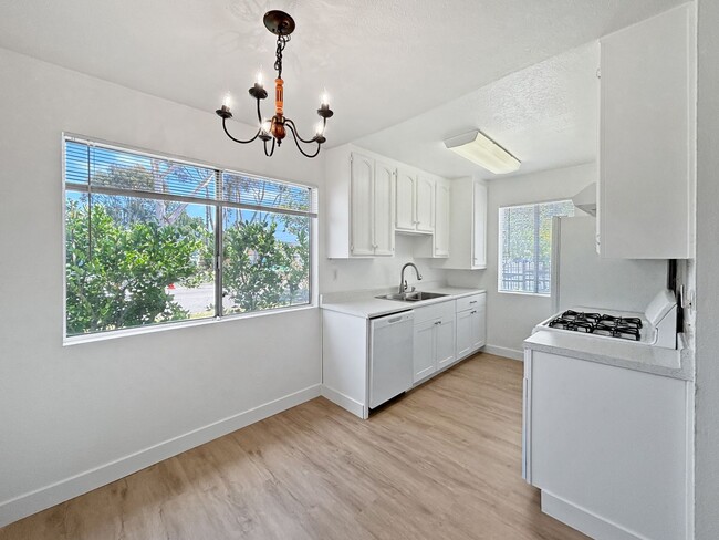 Updated 3B/2BA House in North Park w/ Cove... - Updated 3B/2BA House in North Park w/ Cove...