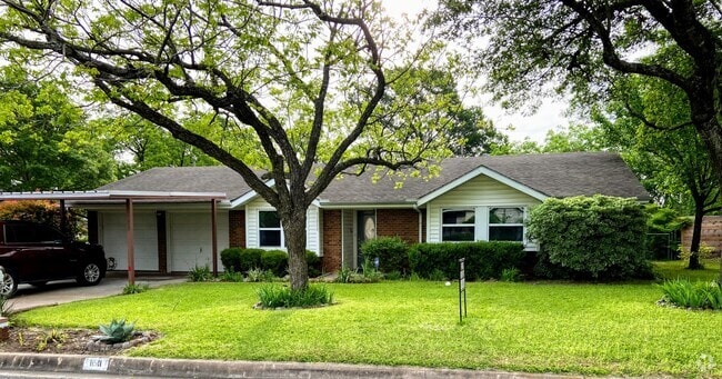 Building Photo - 11511 N Oaks Dr Rental