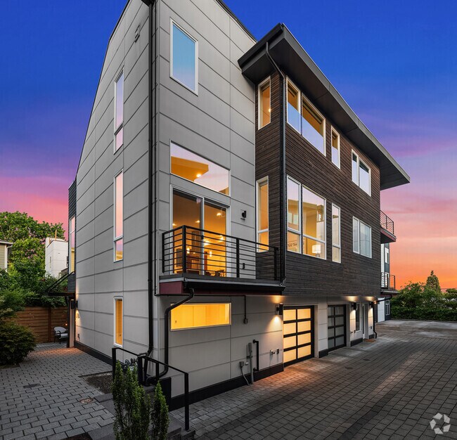 Building Photo - 818 25th Ave S Rental