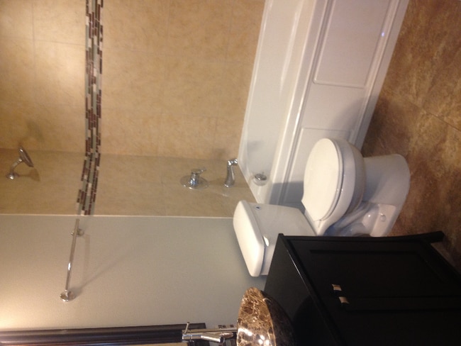 Building Photo - 140 Uwapo Rd