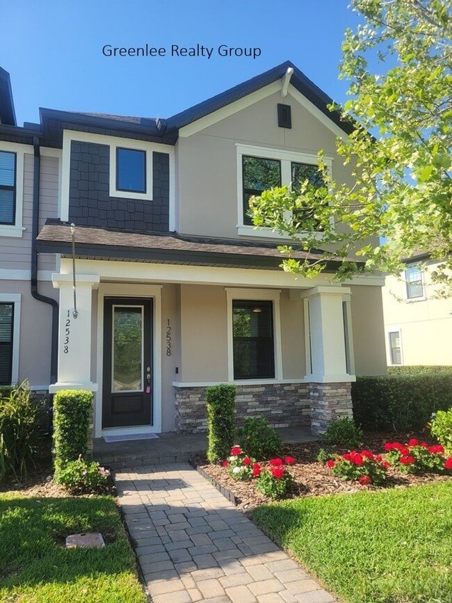 Building Photo - Beautiful 3 bed, 2.5 bath end-unit townhome in sought-after Starkey Ranch! Bonus Flex Room!