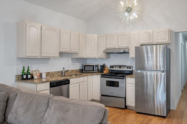 Photo - Awesome Three Bedroom One Bath Home - Downtown Charleston - Excellent Location! Unidad 15 Humphrey Court