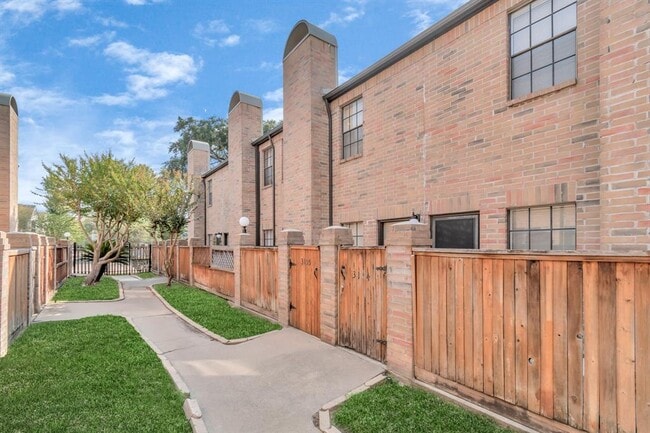 Photo - 9800 Pagewood Ln Condo Unit 3104