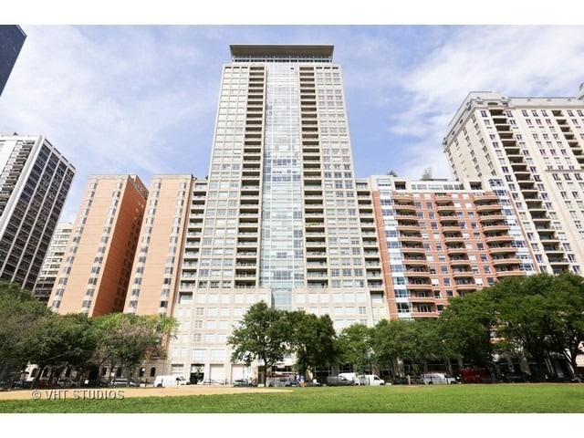 Building Photo - 250 E Pearson St Unit 1006