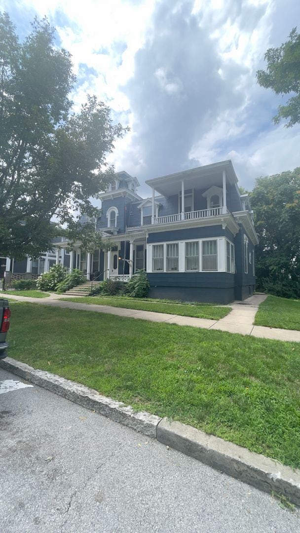 Photo - Historic, Upstairs One Bedroom Apartment Unidad #5