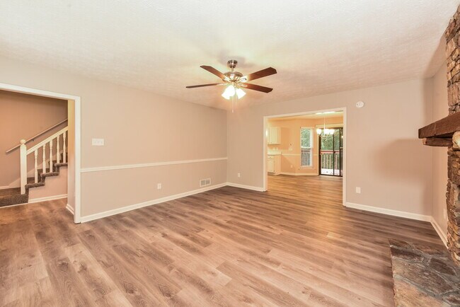 573 Stonemill Manor