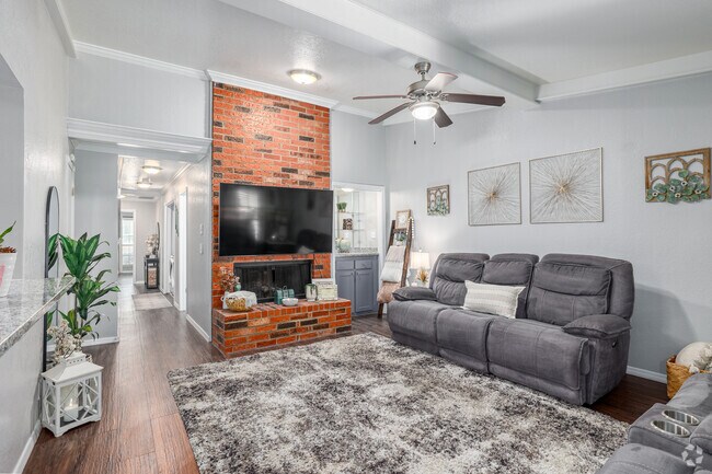 2BR, 2BA - 1253SF - Living Room