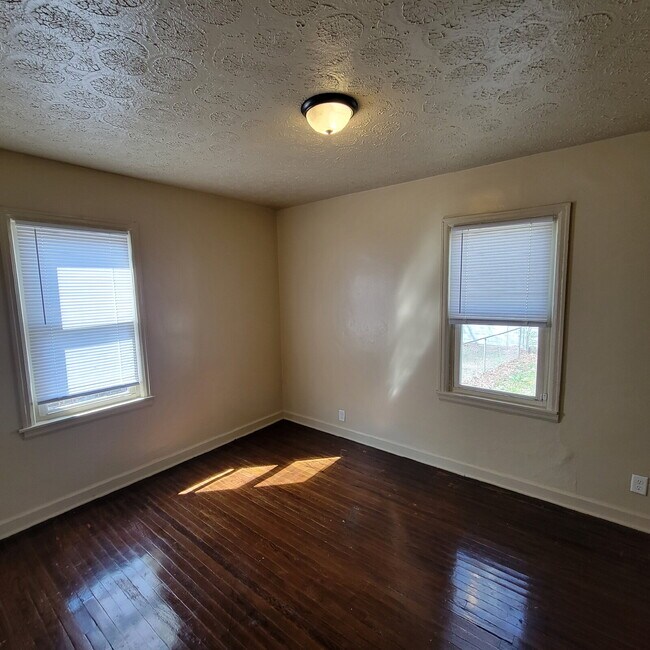 Photo - Cozy west side home!