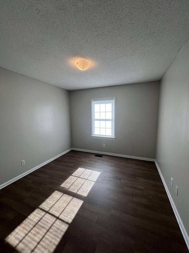 Photo - 3308-33B1 Landmark St