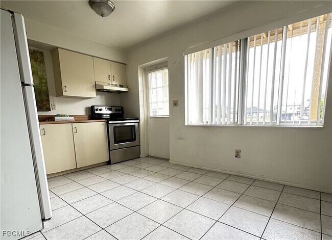 Photo - 4613 SW 8th Pl Unit 4