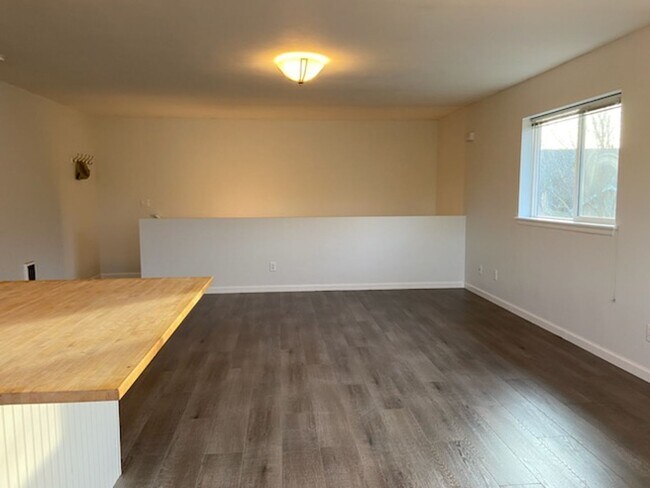 Photo - Spacious 1 bedroom 1 bath duplex in Hood River