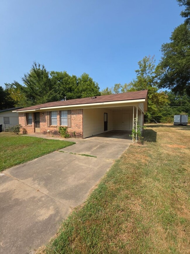 Photo - 1113 Ave 4 NE