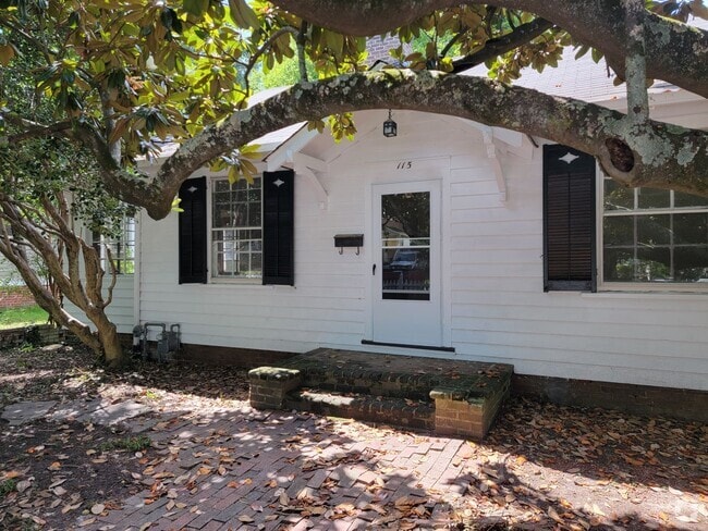 Building Photo - 2 Bedroom 1 Bathroom House!