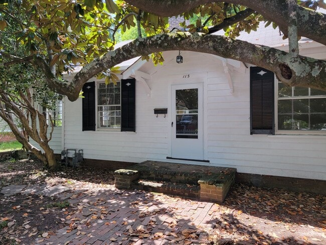 Building Photo - 2 Bedroom 1 Bathroom House!