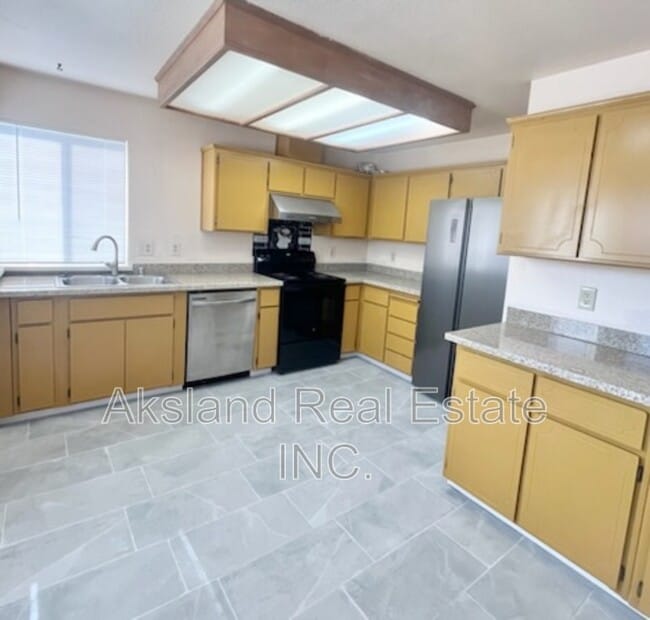 Photo - 215 W Clover Rd