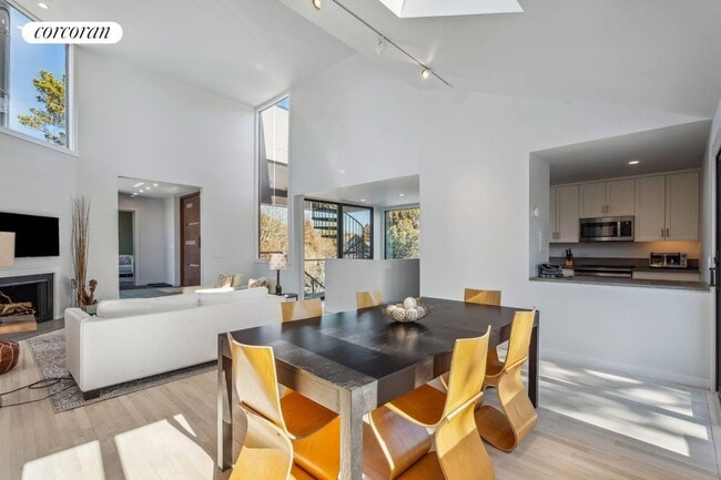 Photo - 24 Wyandanch Ln