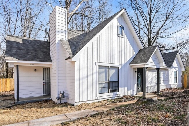 Building Photo - 5833 S Newberry Ln Rental