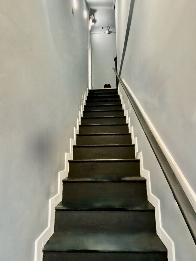 Photo - 1247 Snyder Ave Unit 2nd Floor Front