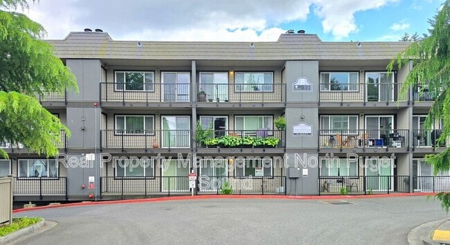 Photo - 9517 NE 180th St Condo Unit B303