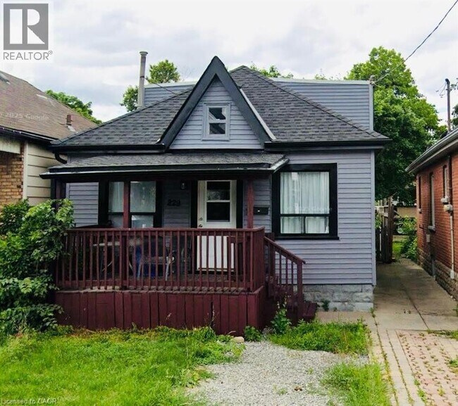 Photo - 229 Grosvenor Ave N