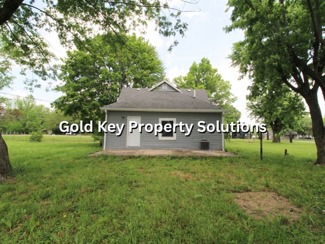 Photo - Nicely updated 3 BR 1 BA House with Covered Front Porch and Central Air (SECTION 8 APPROVED)