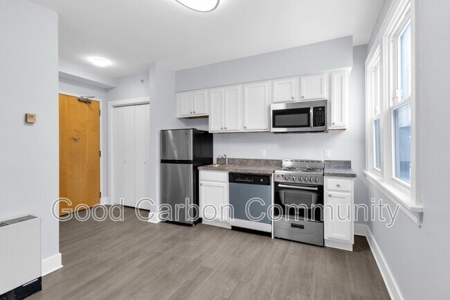 Building Photo - 2136 Main St Unit 100