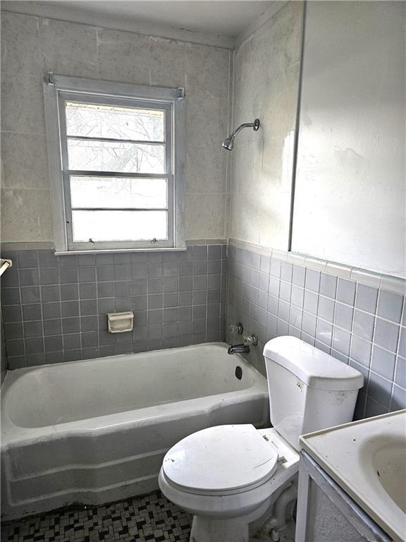 Photo - 1877 Chapman Ave