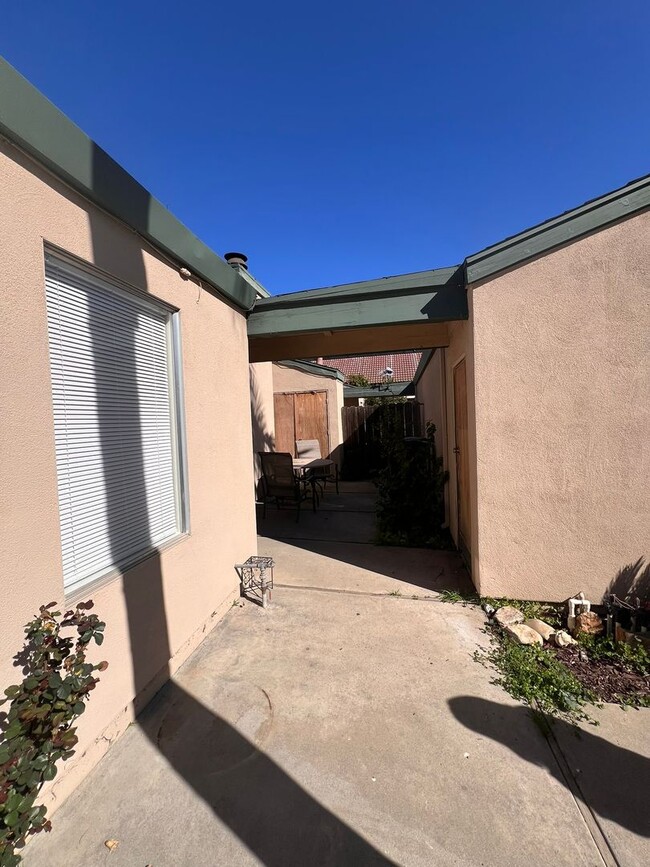 Available Now! 3 Bedroom 2 Bath Duplex. - Available Now! 3 Bedroom 2 Bath Duplex. Casa