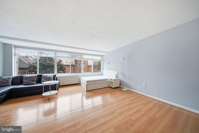 Building Photo - 922 24th St NW Unit 312