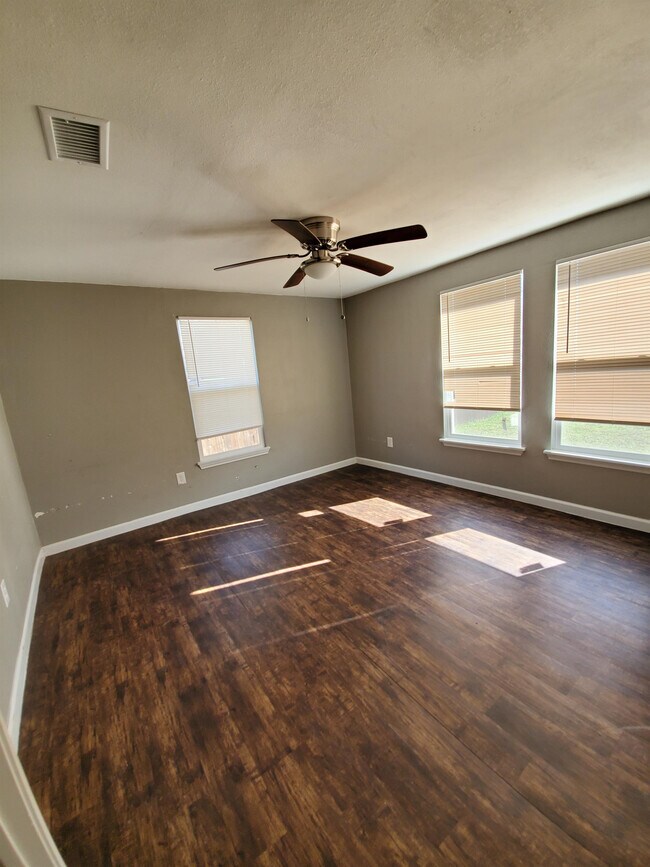 Photo - 2107 Pollard St