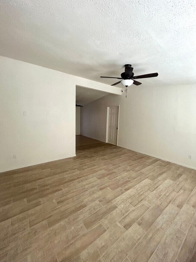 Photo - Conveniently located 3 Bedroom 1 bathroom home