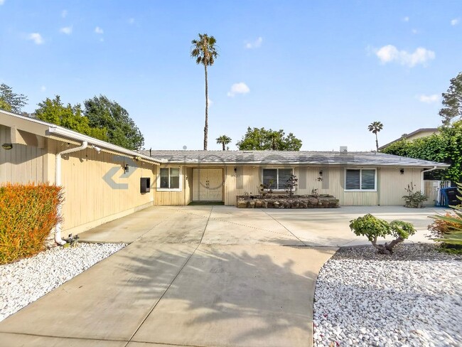 Building Photo - 20520 Rhoda St