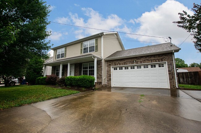 Building Photo - Pet Friendly Three Bedroom! Rental