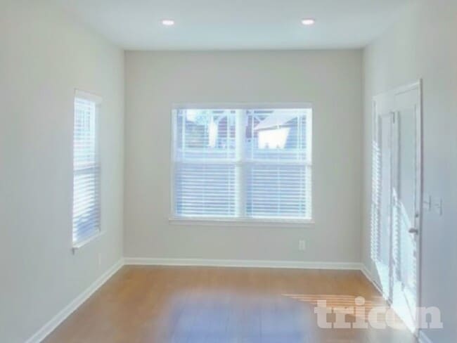 Photo - 2004 Kinsale Ave