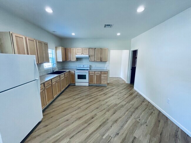 Photo - 1501 Akron Dr