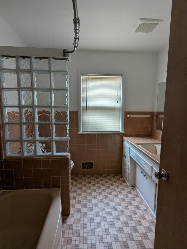 Photo - 8833 W Hawthorne Ave Unit Lower