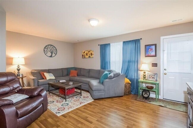 1107 Shackleton Rd