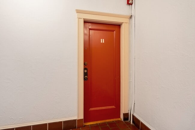 Photo - 40 Linnaean St Unidad #11