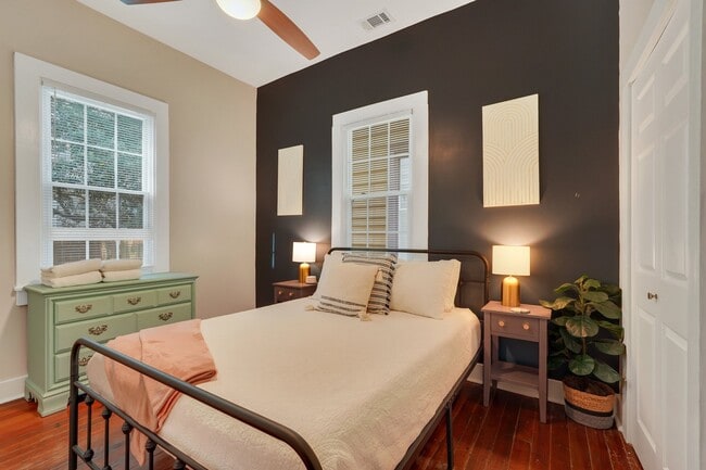 Photo - 307 W Waldburg Ln